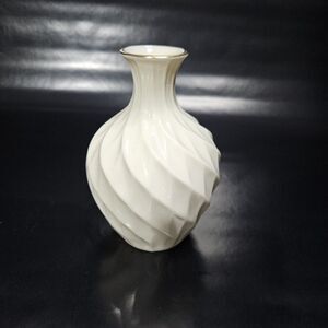 Vintage Lenox Richmond Swirl Bud Vase with 24k Gold /5.5 Inches Tall